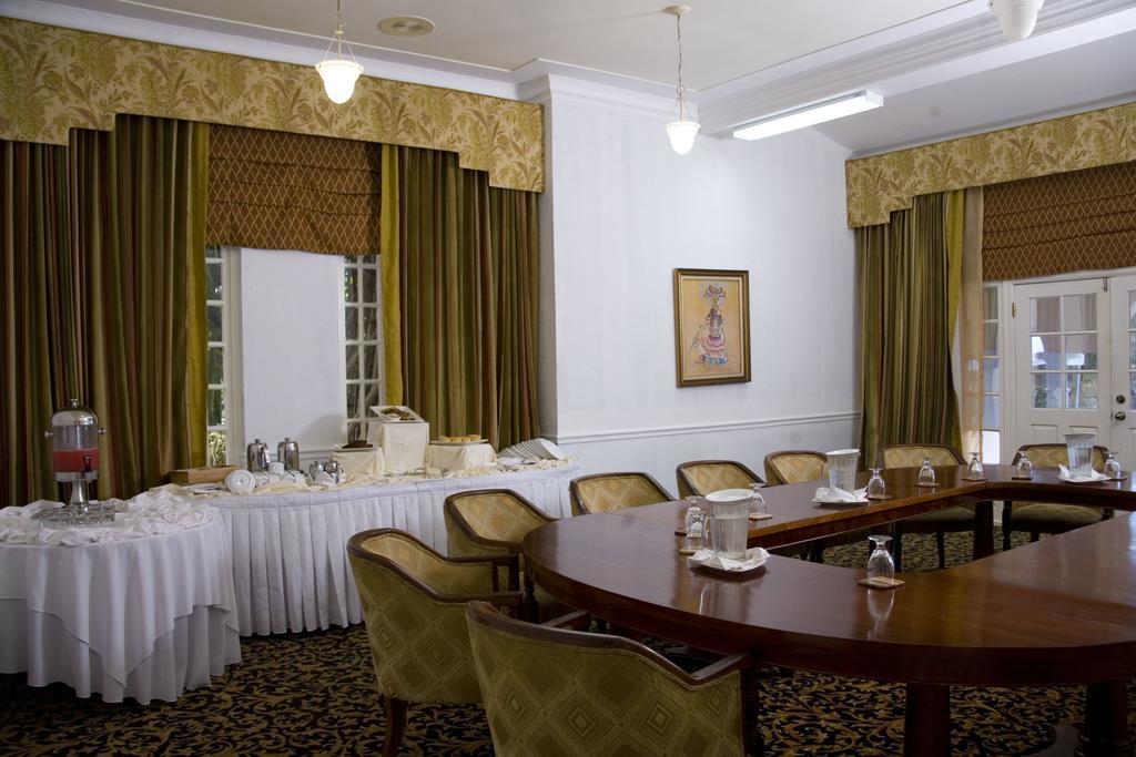 Cardiff Hotel And Spa Runaway Bay Dış mekan fotoğraf